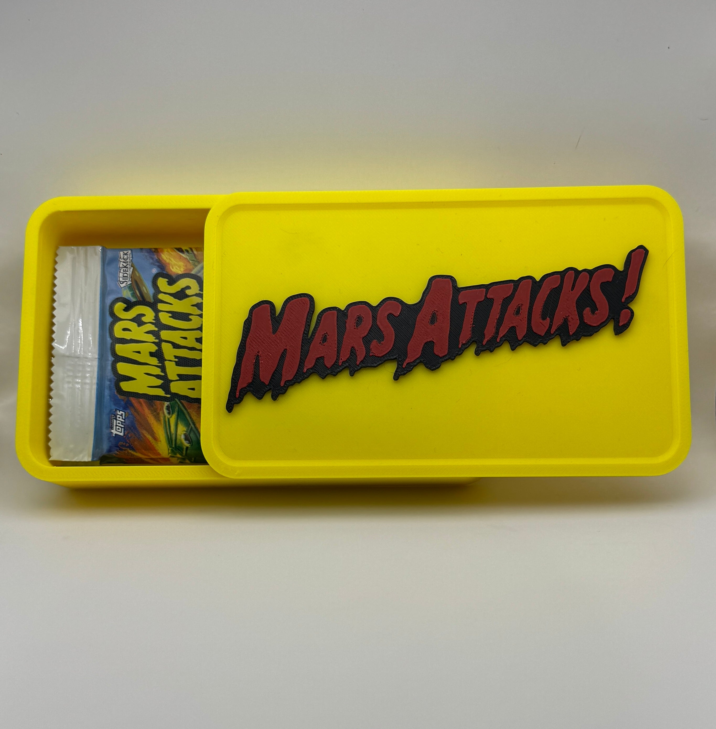 Mars Attacks Card Storage Box & 2 Packs of Cards